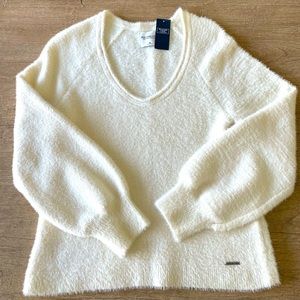 BRAND NEW Abercrombie cream v neck sweater